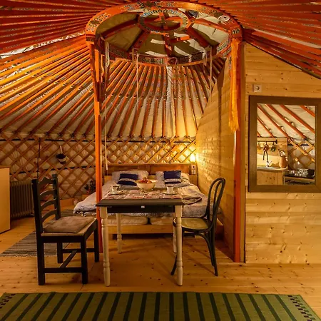 דירה Dream By The Stream In A Yurt - Happy *