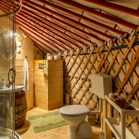 דירה Dream By The Stream In A Yurt - Happy
